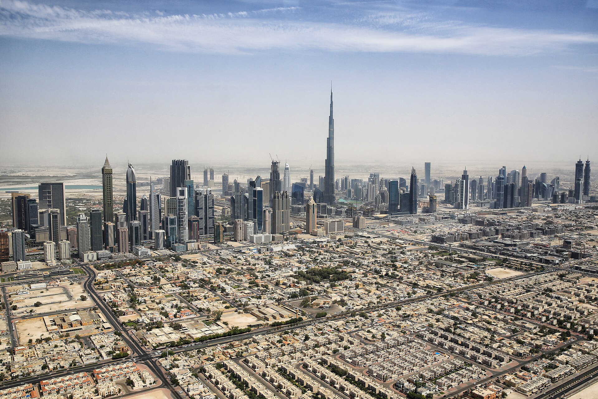 Dubais skyline med Burj Khalifa sedd från ovan